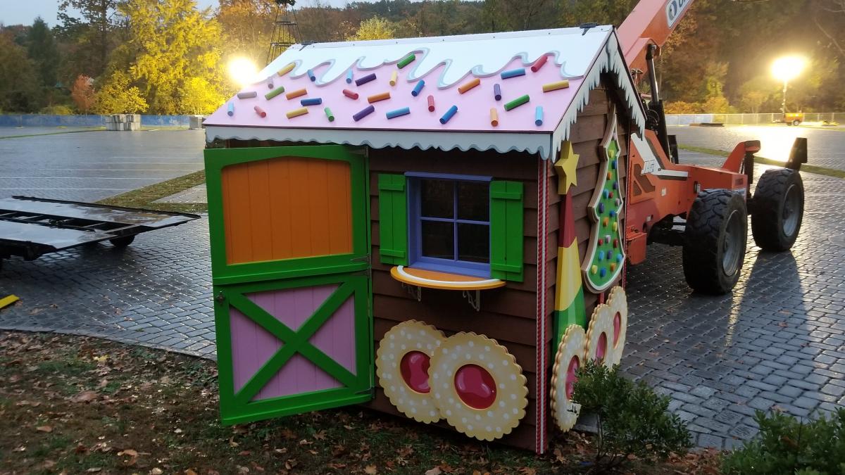 6x8 Cedar Gable "Gingerbread House"